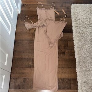 SKIMS FITS EVERYBODY LACE BRALETTE, LONG SLIP DRESS, BODYSUIT SIENNA XS/SMALL